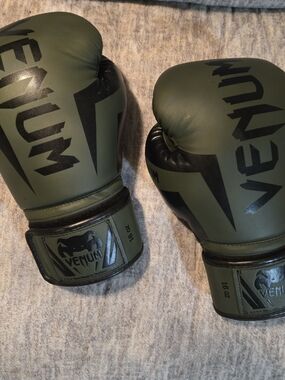Venum Men’s Boxing Gloves – Olive Green Performance Pair